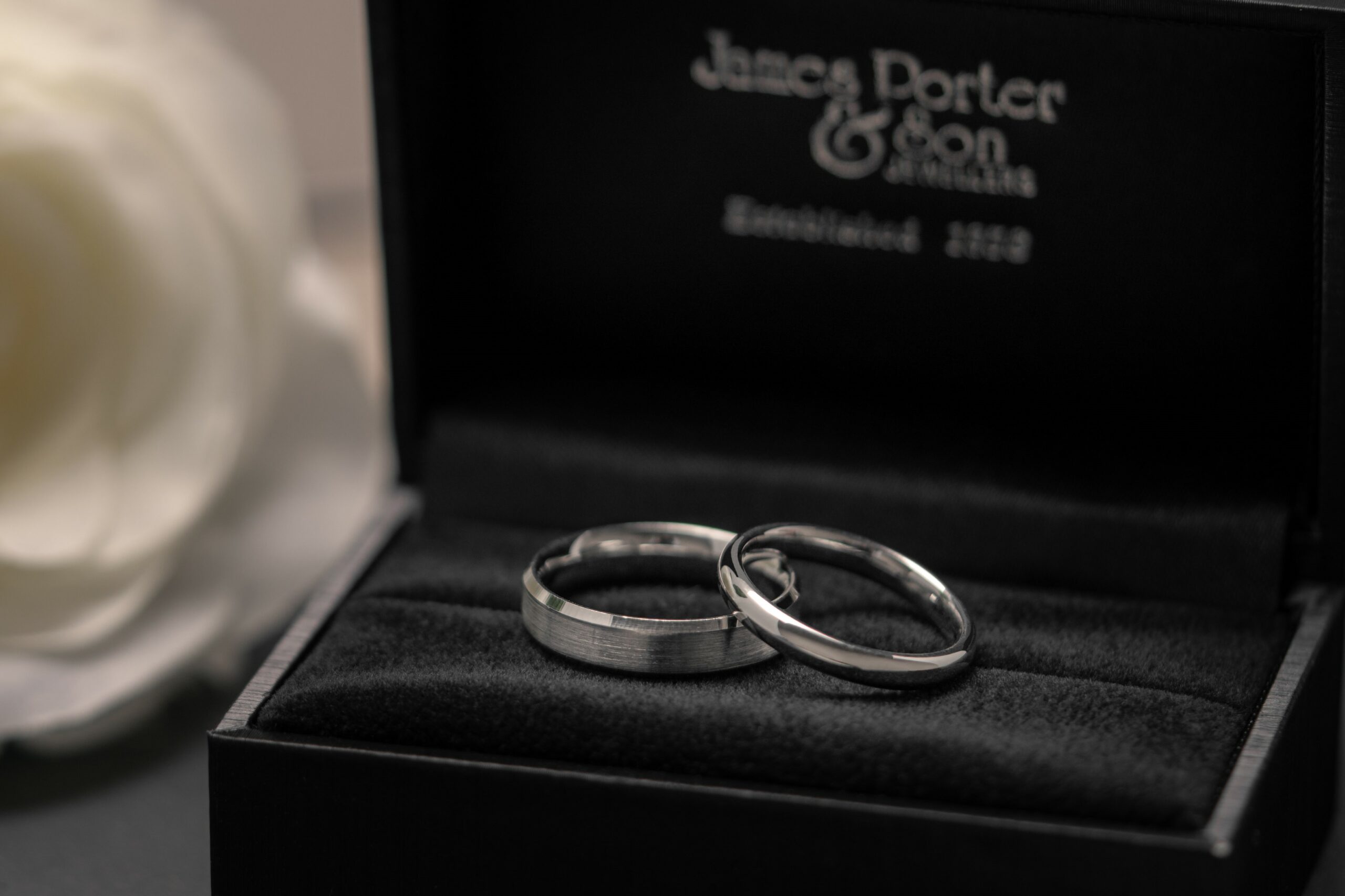 Wedding Ring Buying Guide: 9 Steps to Choosing the Perfect Rings