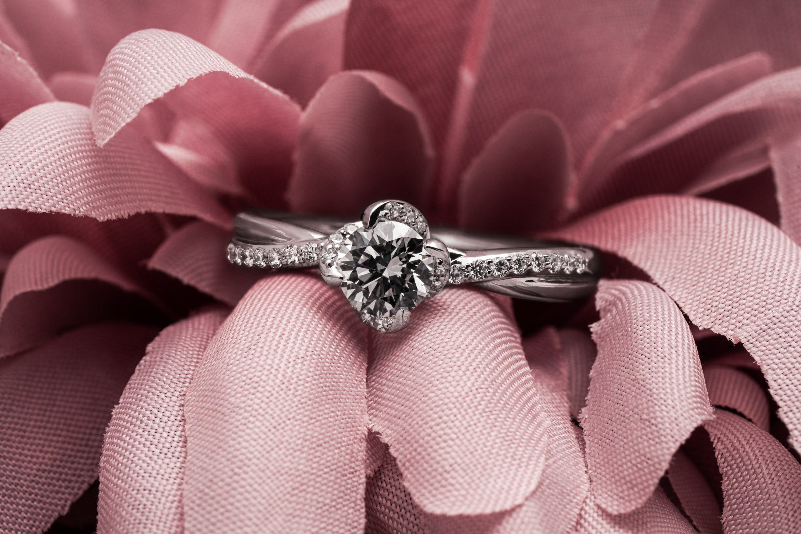 Maple Leaf Diamonds Winds Embrace Engagement Ring